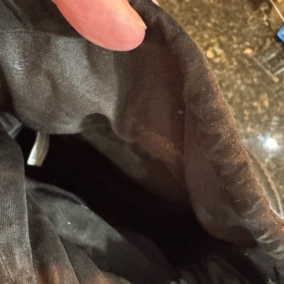 Stylish Woven Straw Bag with Black Accents - Picture 4 of 4